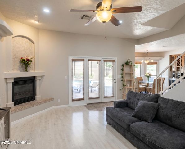 702 Mesa Point Road, Las Cruces, NM 88011