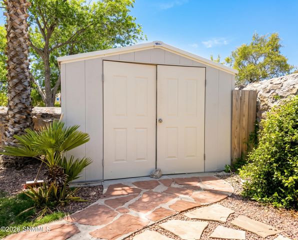 702 Mesa Point Road, Las Cruces, NM 88011