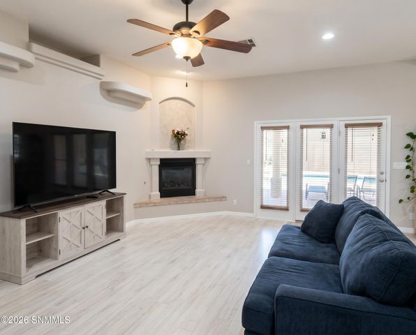 702 Mesa Point Road, Las Cruces, NM 88011