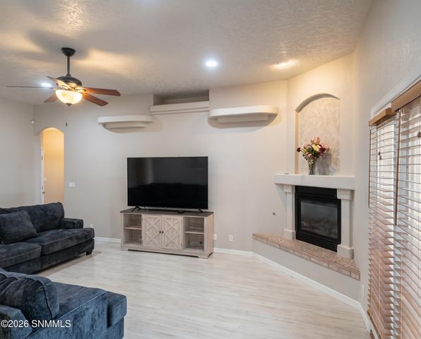 702 Mesa Point Road, Las Cruces, NM 88011