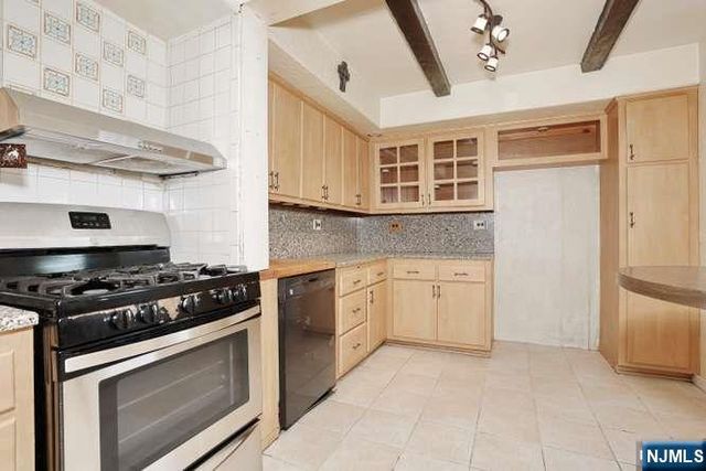 49 S Franklin Avenue, Bergenfield, NJ 07621