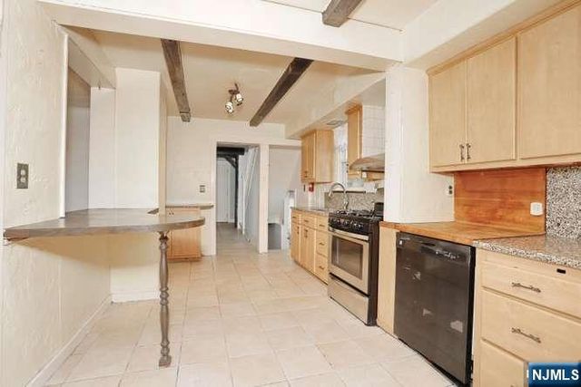 49 S Franklin Avenue, Bergenfield, NJ 07621