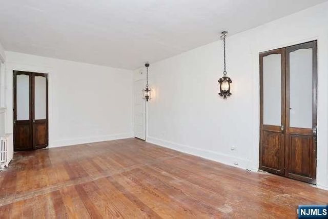 49 S Franklin Avenue, Bergenfield, NJ 07621