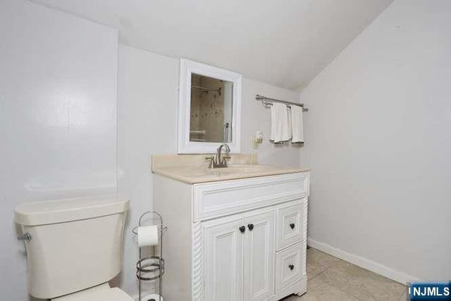 49 S Franklin Avenue, Bergenfield, NJ 07621