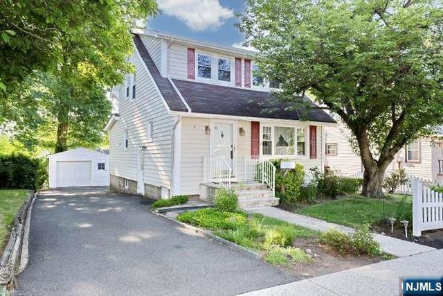 49 S Franklin Avenue, Bergenfield, NJ 07621