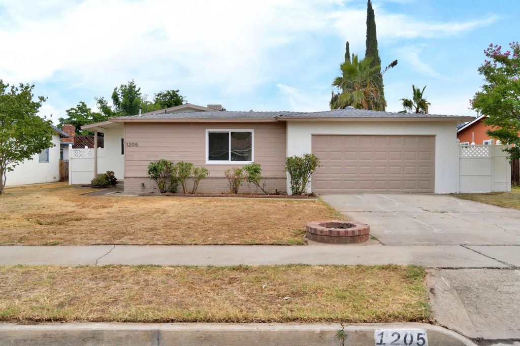 Image 2 of property listing at 1205 Rogers Street, Madera, CA 93638