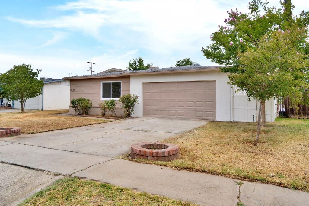 Image 3 of property listing at 1205 Rogers Street, Madera, CA 93638