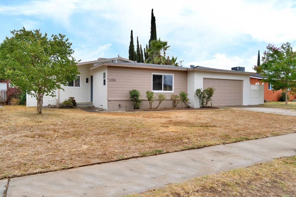 Image 4 of property listing at 1205 Rogers Street, Madera, CA 93638