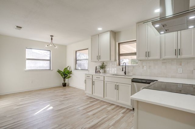 2421 Meadow View, Bedford, TX 76021