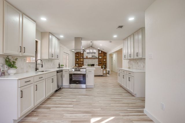 2421 Meadow View, Bedford, TX 76021