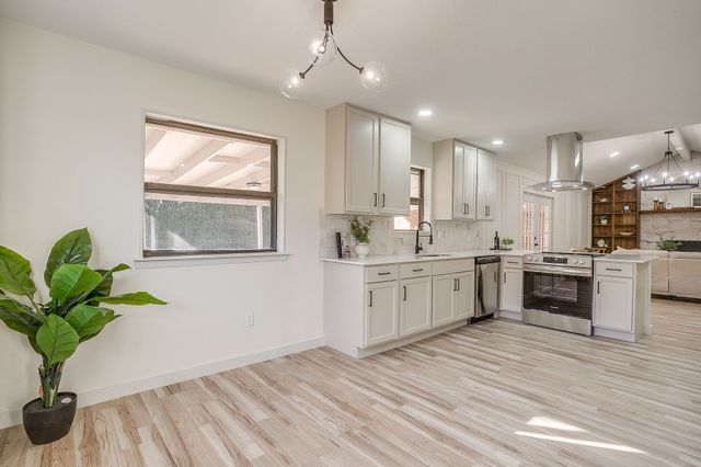 2421 Meadow View, Bedford, TX 76021