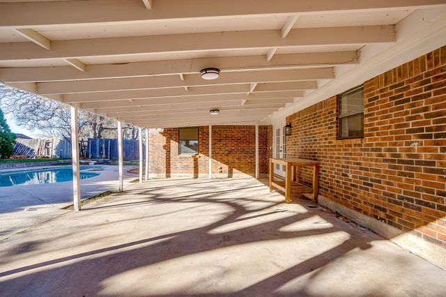 2421 Meadow View, Bedford, TX 76021