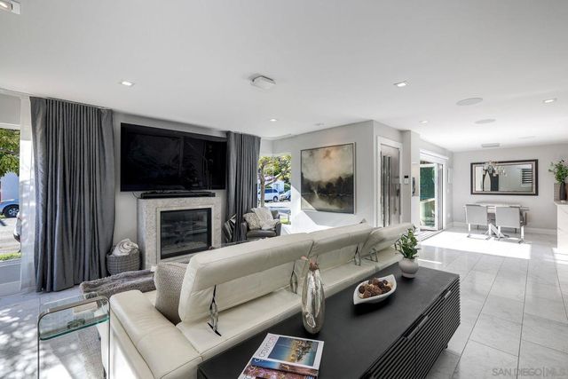 911 9Th St, Coronado, CA 92118