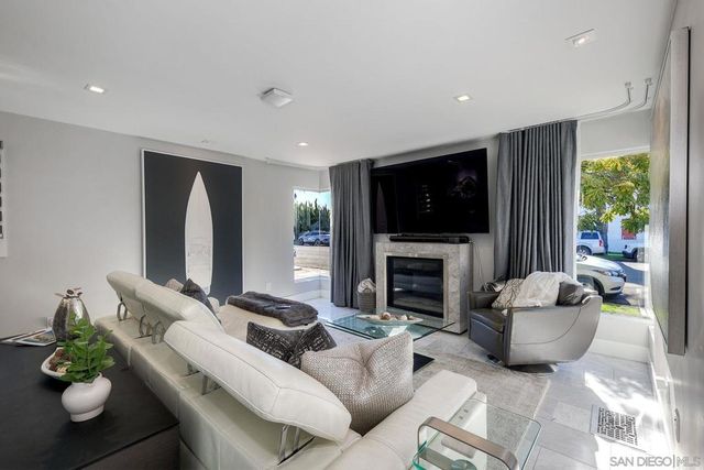 911 9Th St, Coronado, CA 92118