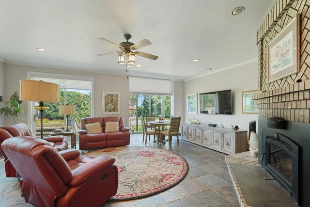 21649 N Des Moines Rd, Acampo, CA 95220