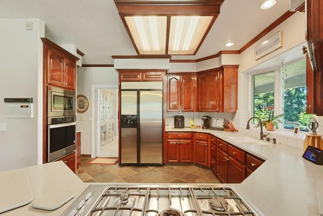 21649 N Des Moines Rd, Acampo, CA 95220