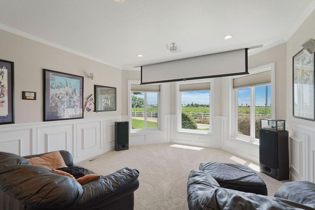 21649 N Des Moines Rd, Acampo, CA 95220