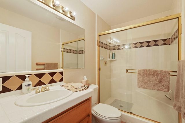 21649 N Des Moines Rd, Acampo, CA 95220