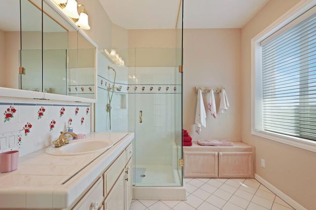21649 N Des Moines Rd, Acampo, CA 95220