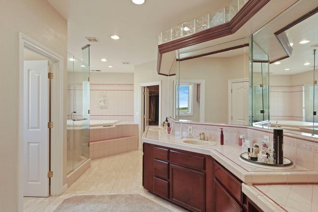 21649 N Des Moines Rd, Acampo, CA 95220