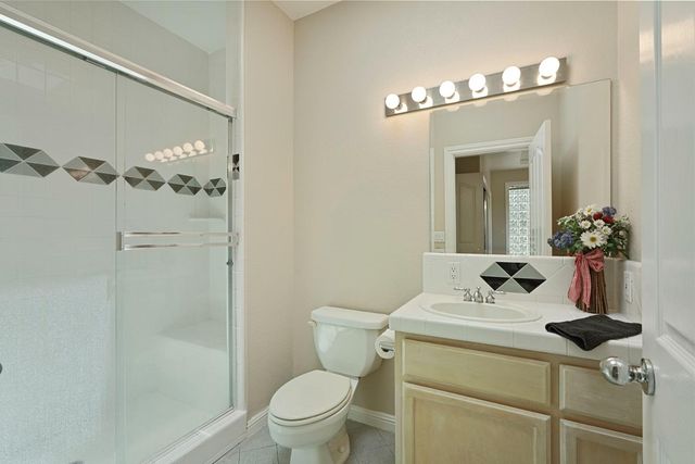 21649 N Des Moines Rd, Acampo, CA 95220