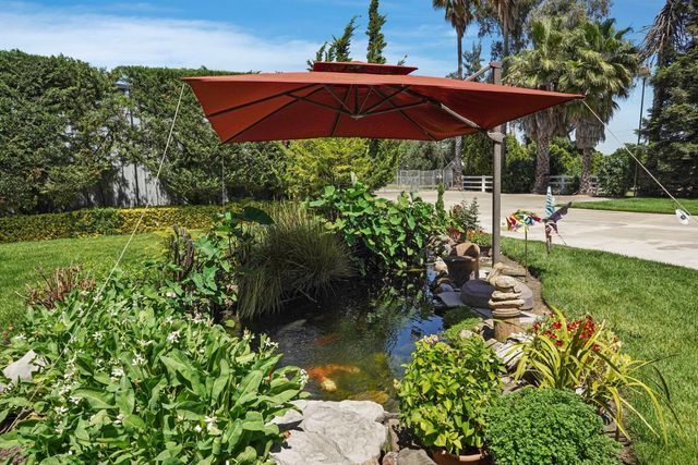 21649 N Des Moines Rd, Acampo, CA 95220