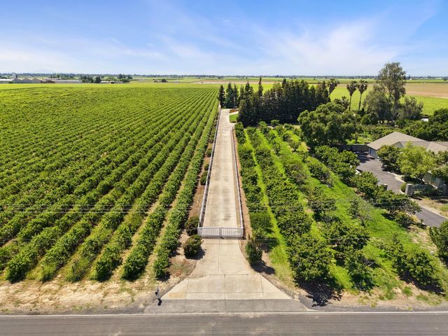 21649 N Des Moines Rd, Acampo, CA 95220