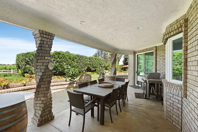 21649 N Des Moines Rd, Acampo, CA 95220