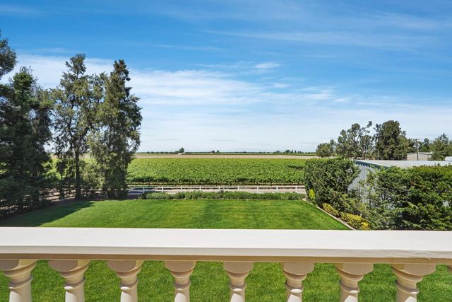 21649 N Des Moines Rd, Acampo, CA 95220
