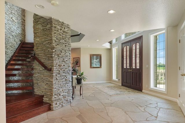 21649 N Des Moines Rd, Acampo, CA 95220