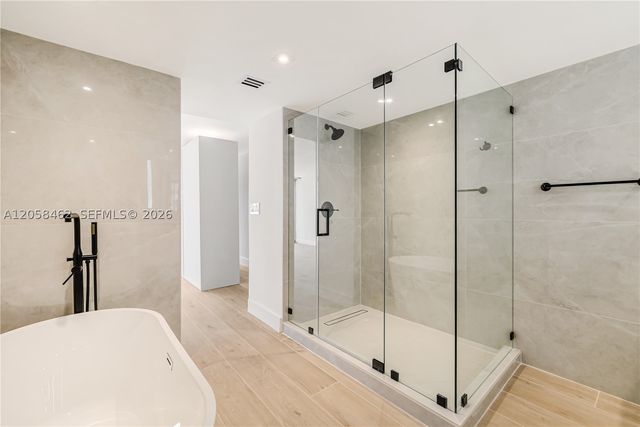 2 Grove Isle Dr B1602, Miami, FL 33133