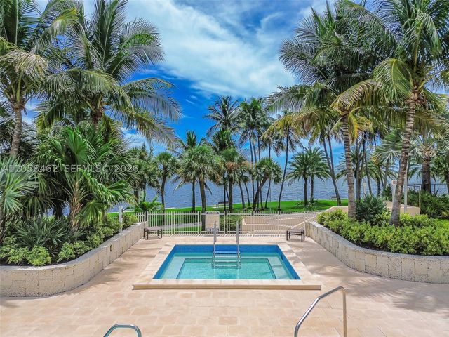 2 Grove Isle Dr B1602, Miami, FL 33133