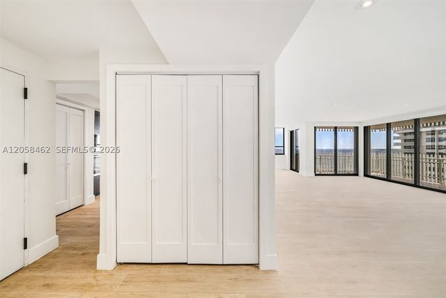 2 Grove Isle Dr B1602, Miami, FL 33133