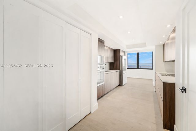 2 Grove Isle Dr B1602, Miami, FL 33133