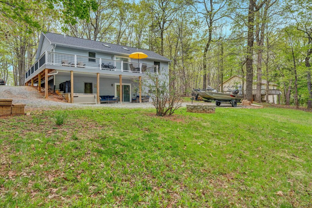 1681 Diamond Hill RD, Moneta, VA 24121