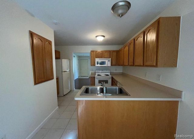 25769 Village Lane, Warren, MI 48089