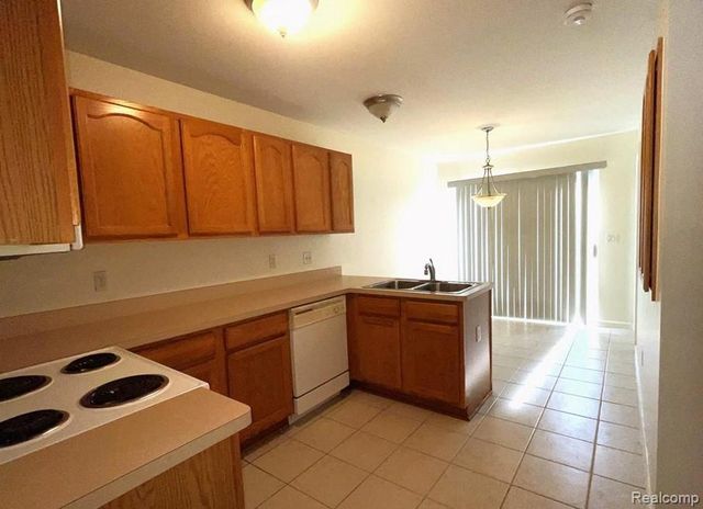 25769 Village Lane, Warren, MI 48089