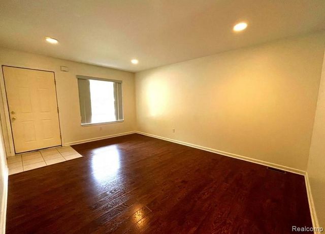 25769 Village Lane, Warren, MI 48089