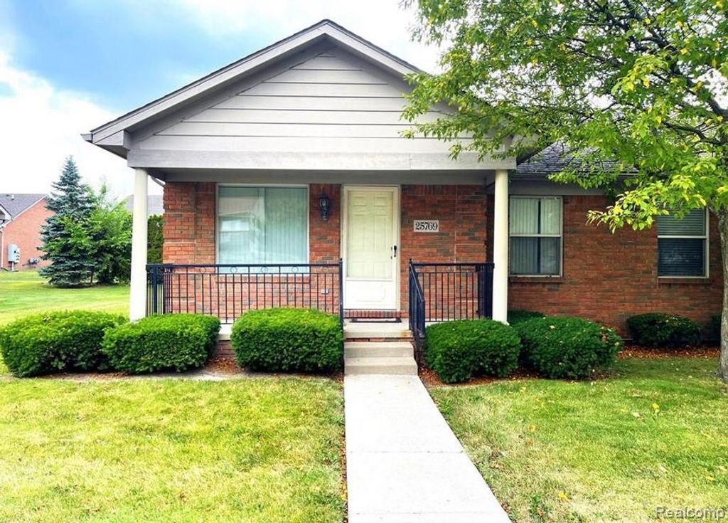 25769 Village Lane, Warren, MI 48089