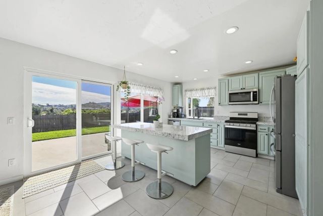 1005 Hazen Dr, San Marcos, CA 92069
