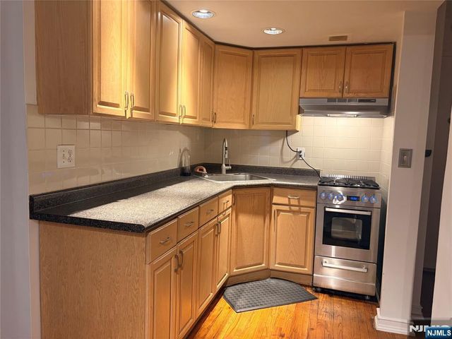 3021 Edwin, Fort Lee, NJ 07024