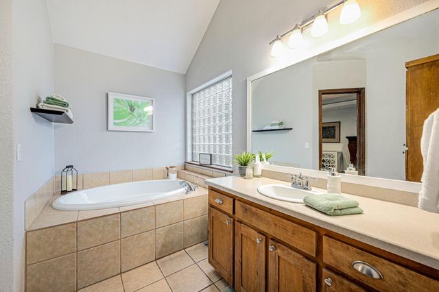 55 Champion CIR, Wimberley, TX 78676