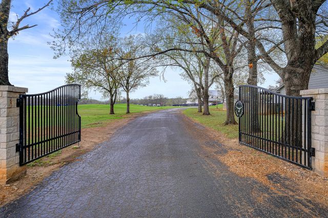 55 Champion CIR, Wimberley, TX 78676