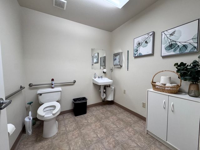 926 E Cypress Avenue, Suite 800, Redding, CA 96002