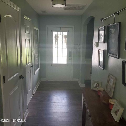 105 Shallow Court, Sneads Ferry, NC 28460