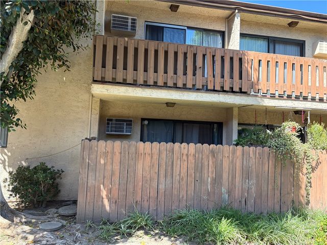 17900 Sherman 504, Reseda, CA 91335