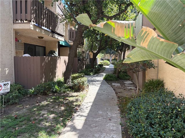 17900 Sherman 504, Reseda, CA 91335
