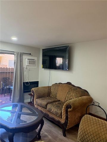 17900 Sherman 504, Reseda, CA 91335