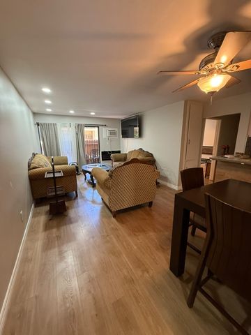 17900 Sherman 504, Reseda, CA 91335