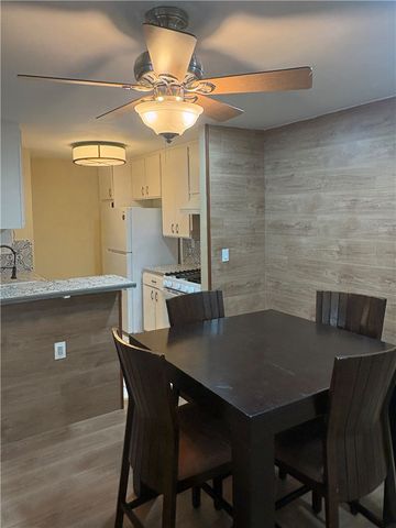 17900 Sherman 504, Reseda, CA 91335